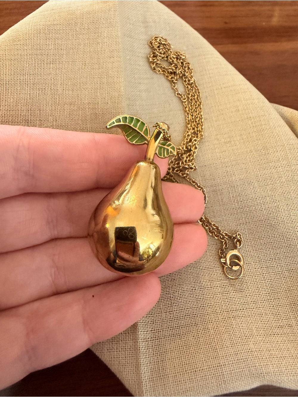Marc Jacobs Gold Pear Pendant Watch Necklace - Picture 5 of 7